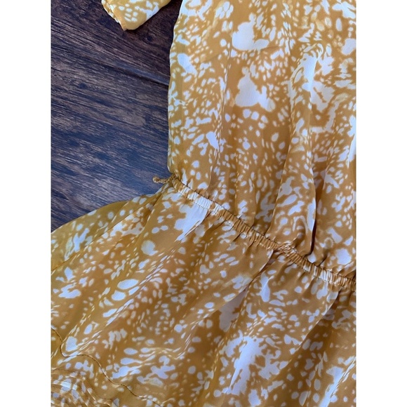 Simply Vera Womens Size L Mustard Yellow Floral Tiered Ruffle Mini Wrap V Neck - Picture 4 of 7